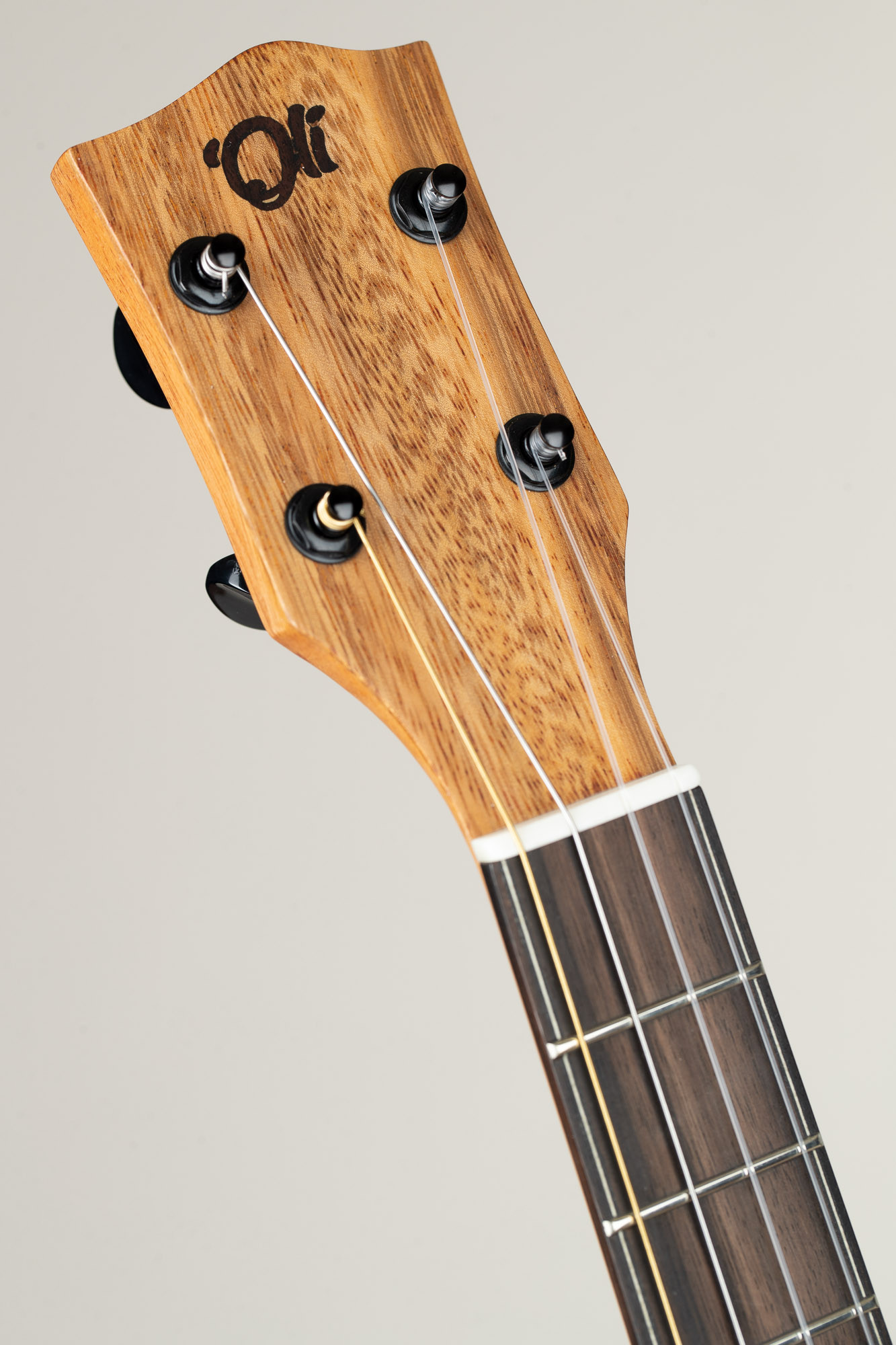 Caraya SP-723CEQ 'Oakleaf' Burled Honey Round-Back Guitar w/EQ +