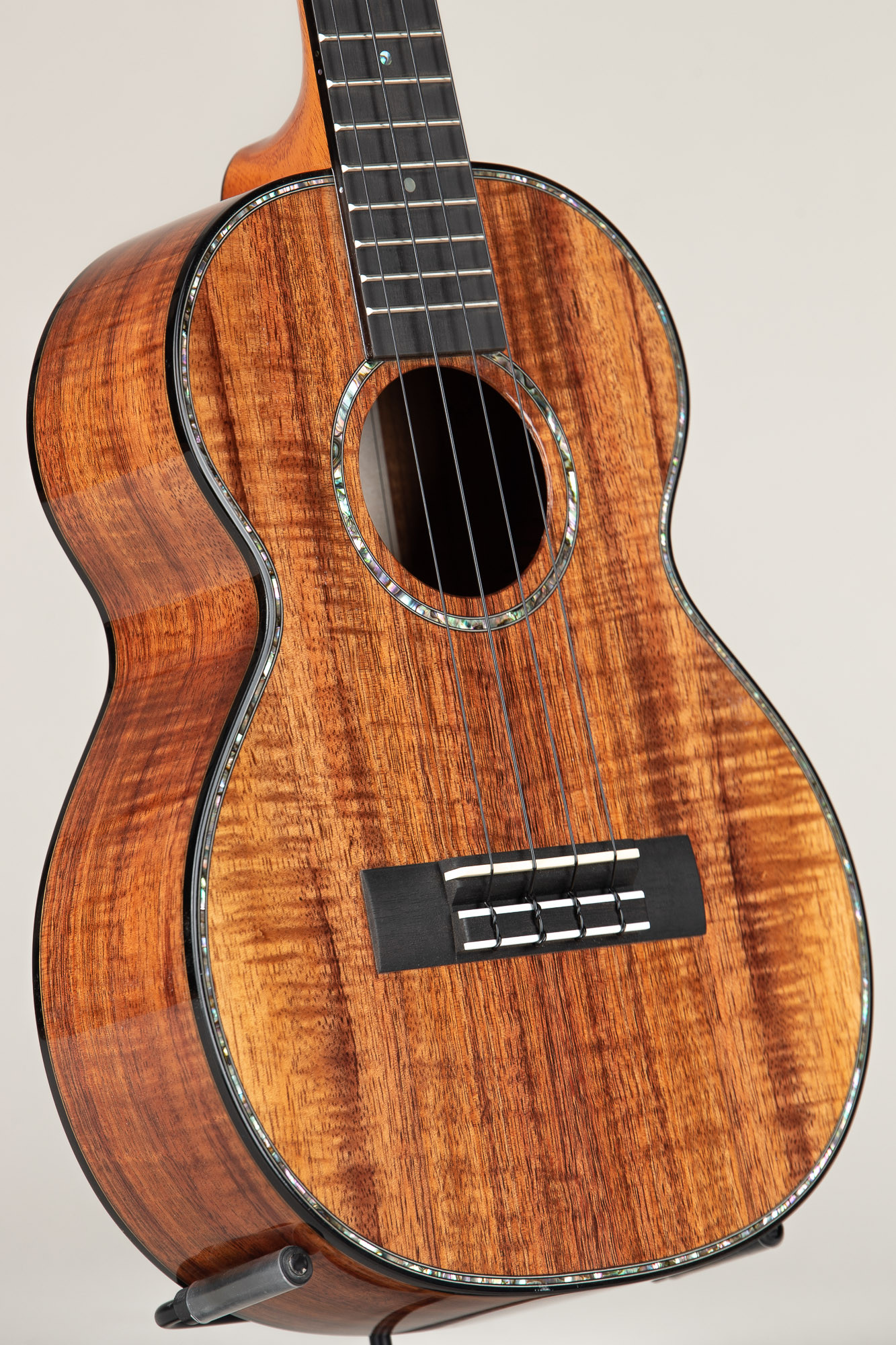 Kamaka HF-DI Ukulele Concert Deluxe Slotted Head with Case (101) - Willcutt  Guitars