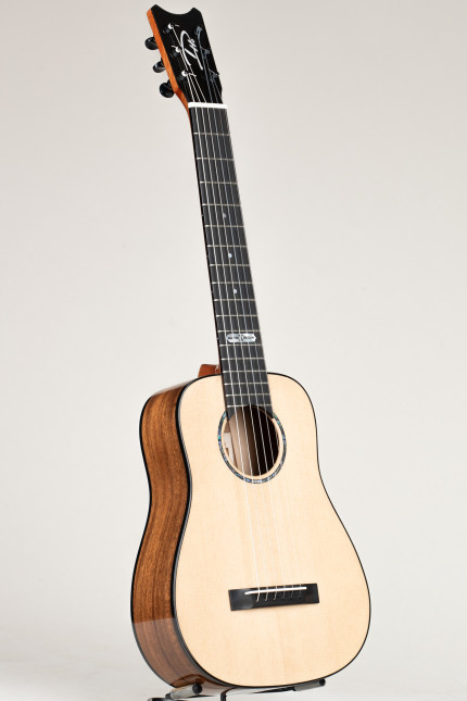Romero Creations Limited Edition Dreadnought Guilele (DHD6-SP 23003)