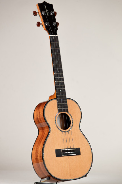 Kamaka Cedar Top Koa Deluxe Tenor (HF-3 D2C 231123)