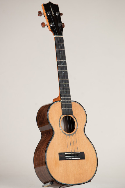 Kamaka Cedar Top Walnut Deluxe Tenor (HF-3 D2CW 240227)